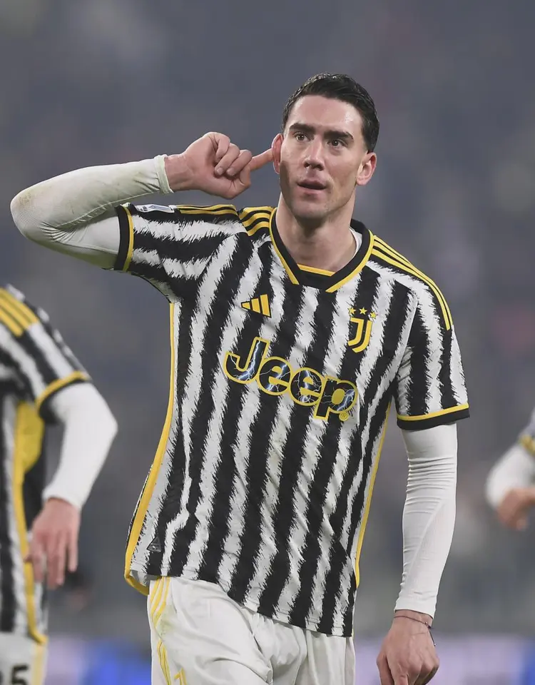 爱游戏官方网站-赛地聚焦——法国杯清晨热度飙升，多特蒙德队长鼓劲，媒体盛赞，更衣室氛围转暖的简单介绍